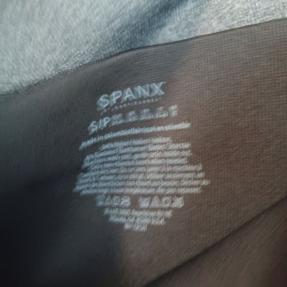 Spanx Women's Leggings Look at Me Now Seamless Stretch Lot of 2 Gray Black Small - Picture 8 of 11